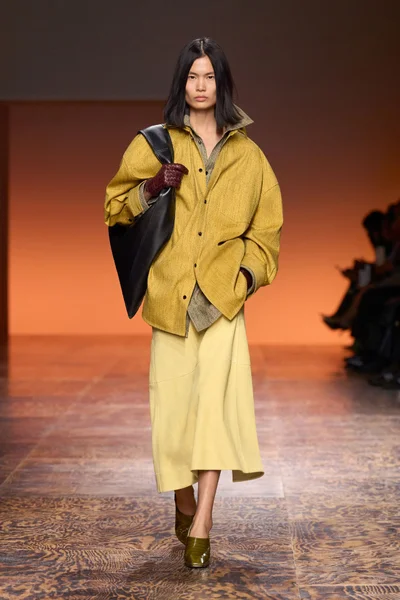 Look 3